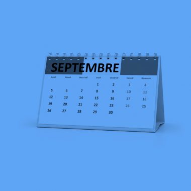 spiral desk calendar in French, blue filter.